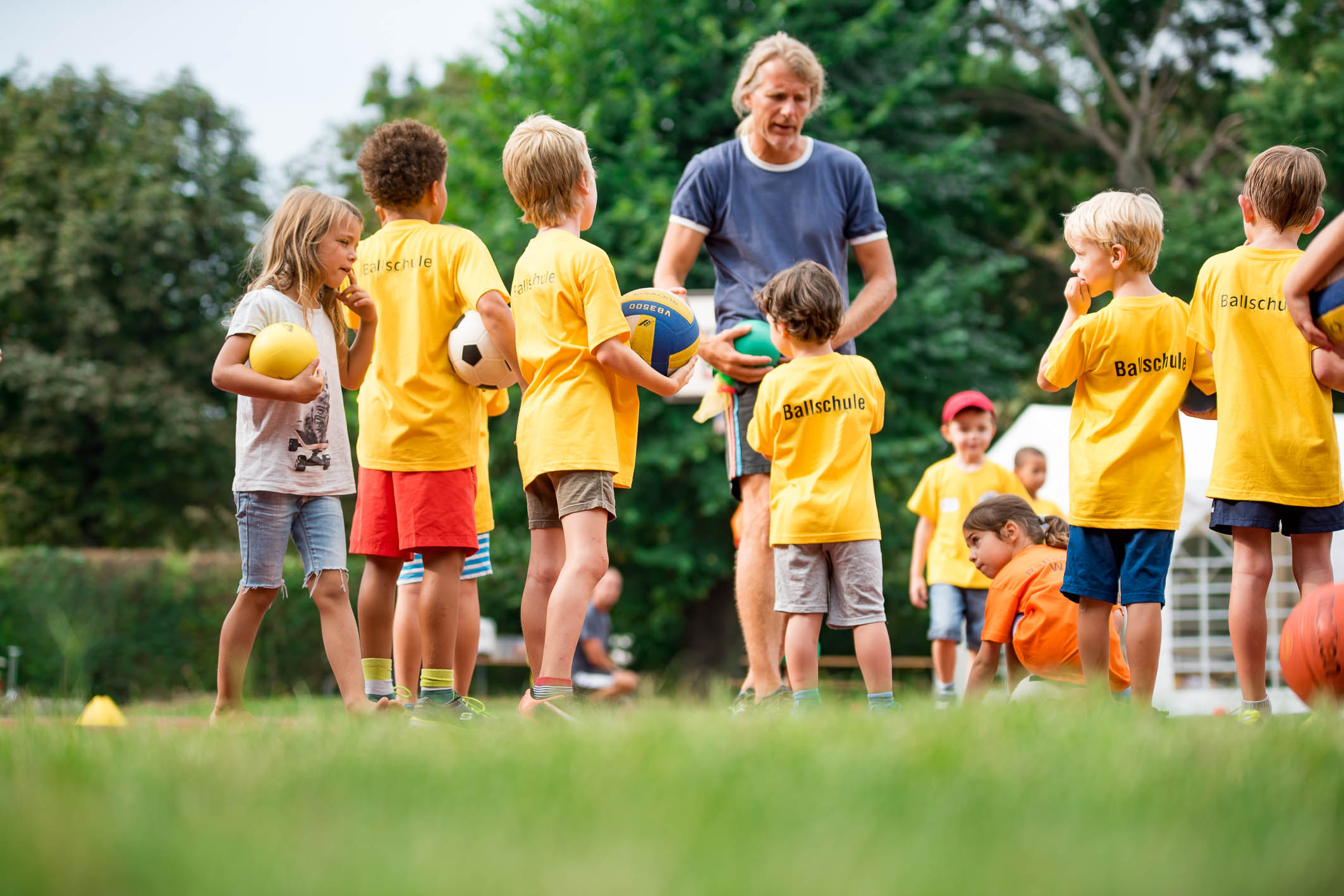 Spaß für Groß und Klein in den Feriencamps der Ballschule